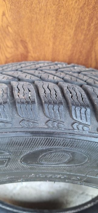 Vând 4 anvelope iarnă Debica 185/70R14