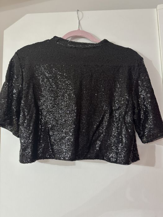 Top scurt paiete nou cu eticheta