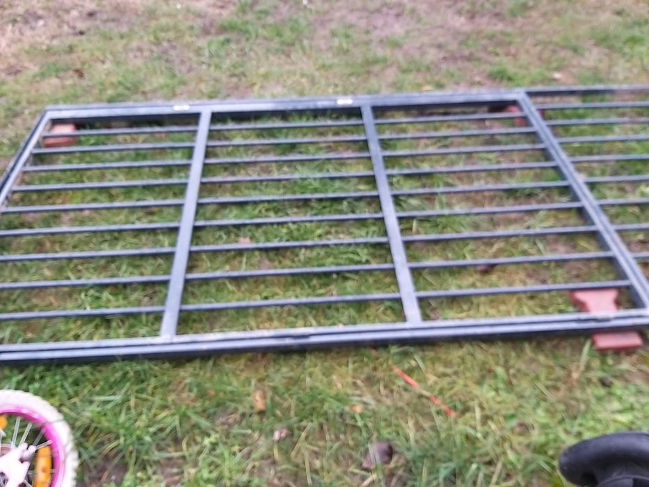 Ușe poartă acces intrare