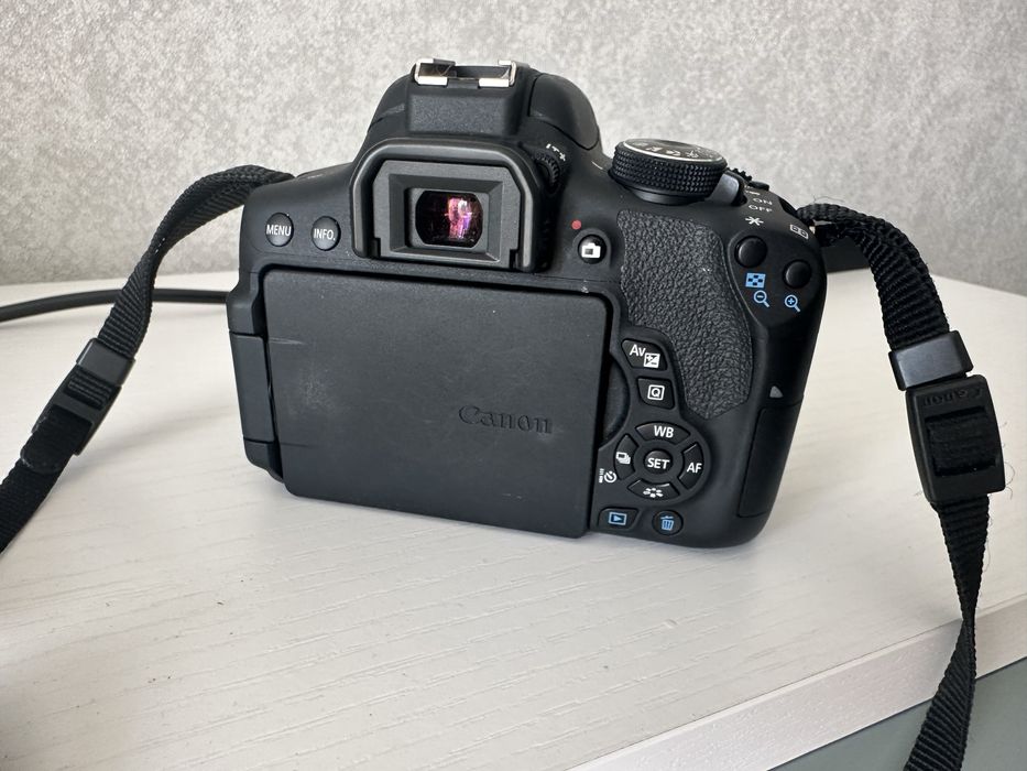 Продам фотоаппарат Canon EOS 750 D