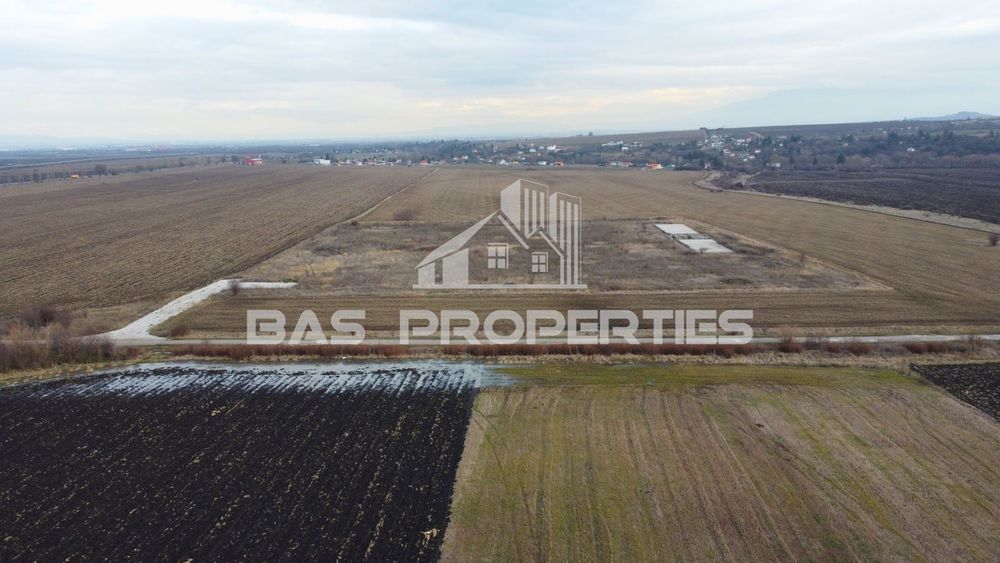 Парцел за промишлено строителство в София, област-с.Хераково площ 270