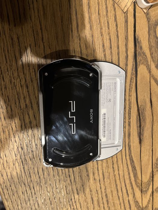 Продам SONY PSP в хорошем состоянии