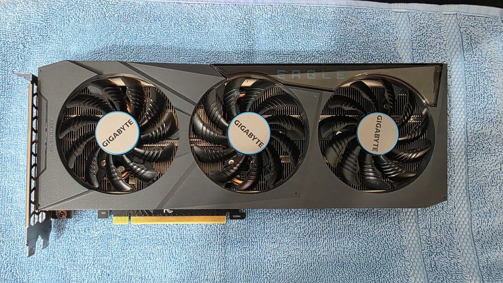 Placa video GIGABYTE GeForce RTX 3060 Ti EAGLE OC D6X 8GB GDDR6X 256-bit (3 fans)