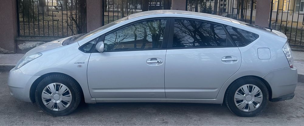 Toyota Prius generatia 2