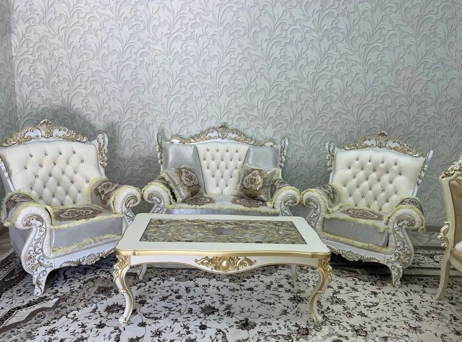 Мягкий мебель для гостиной и в наличии