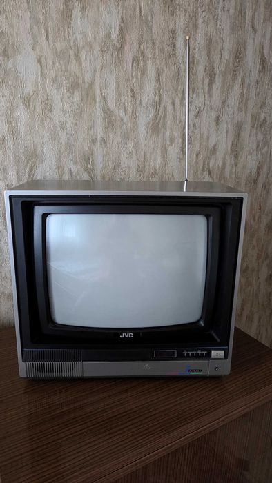 Продавам японски телевизор JVC 14"