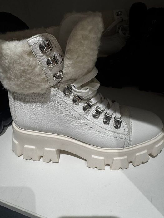 Bocanci Musette alb si negru - piele si blana - mar 38