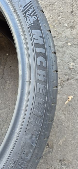 4 anvelope vara Michelin 235/35/20.Pretul este pe bucata.