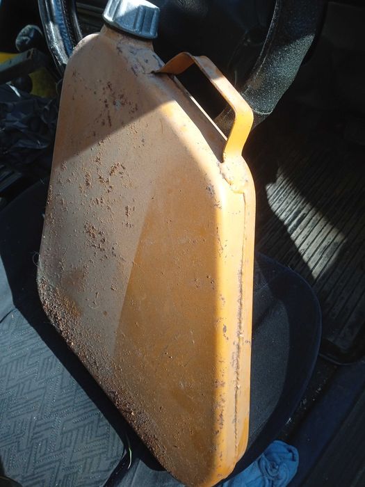 Ретро метална туба за гориво 30 левалева