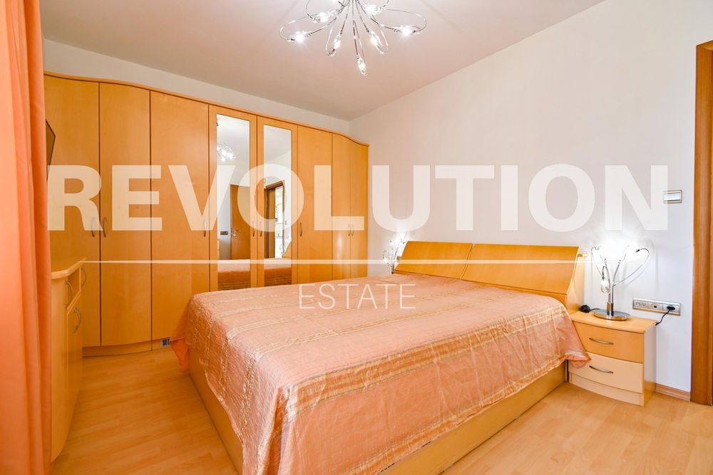 Дава се под наем Тристаен апартамент в София, Борово - 140 кв.м за 1000 € - Снимка #4