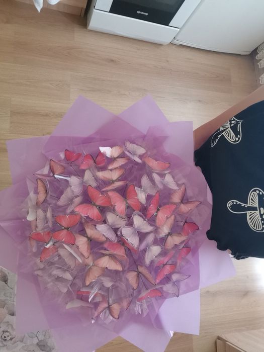 Светещ букет от пеперуди