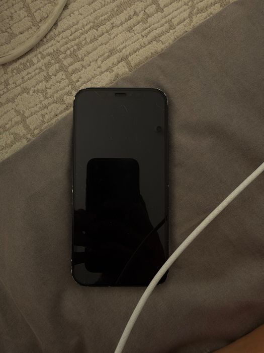 iPhone 12 64гб продаю