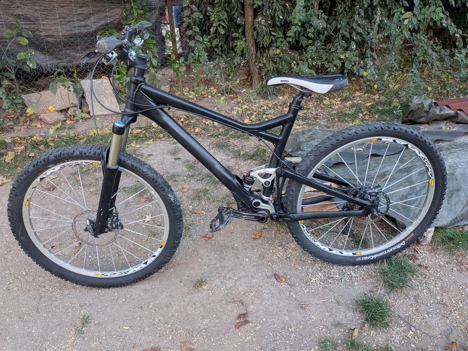 Biciclete full suspension