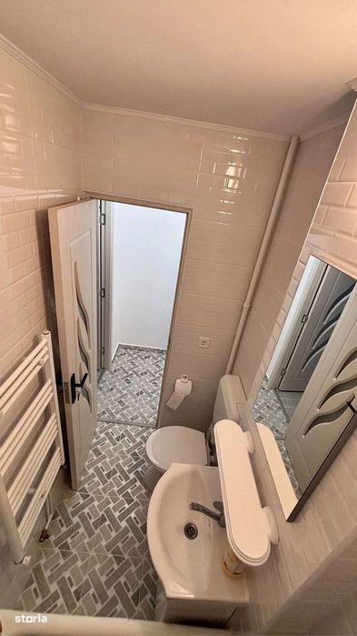 Dambu -  apartament 3 camere - semidecomandat