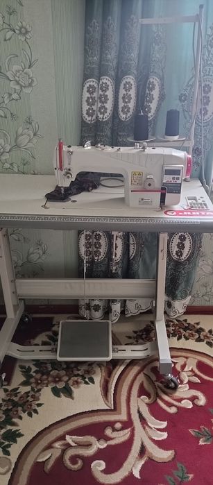 Tikuvchilik mashinasi sotiladi