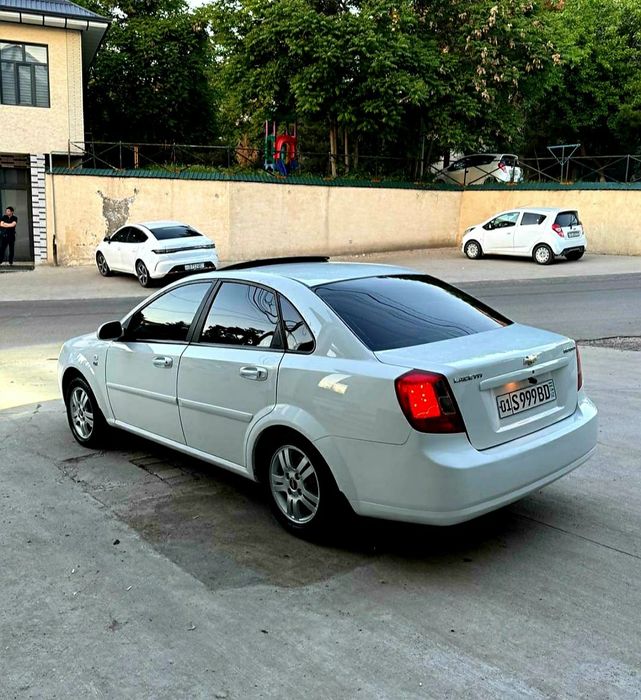 Ласетти 1.6 автомат. 2013. Бензин.