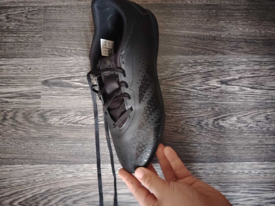 Продавам стоножки на Adidas оригинални нямат забележки 40 номер