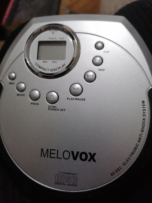 СD  плеар с слушалки и заредащо