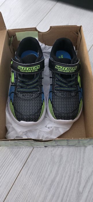 Adidasi Skechers cu luminite marimea 26 - 16 cm. Aproape NOI
