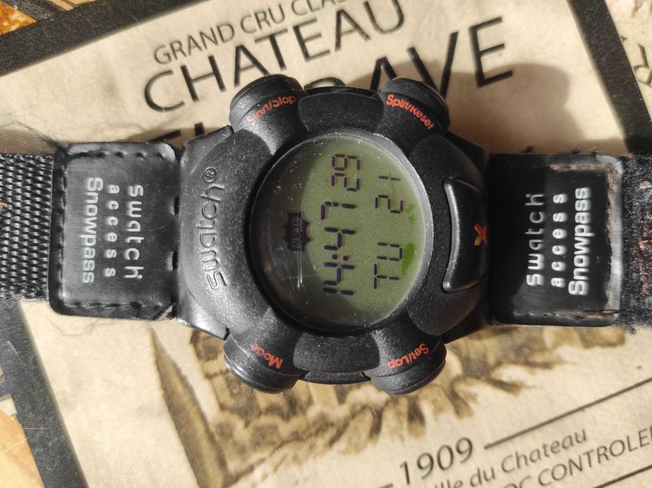 Часовник скиорски swatch access snowpass sxw100