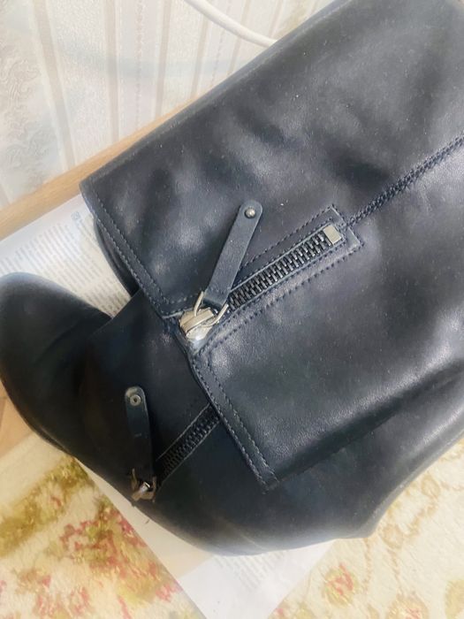 Кожаные сапоги темно синего цвета