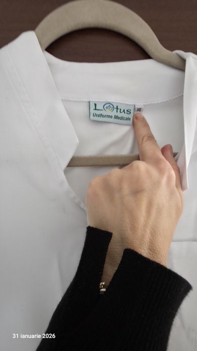 Vand bluze si pantaloni medicali