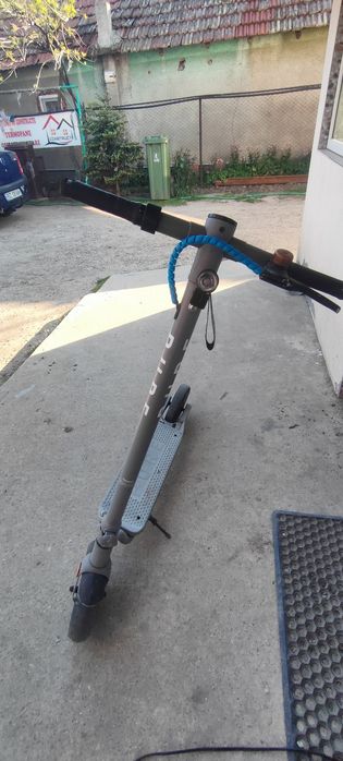 De vânzare trotineta pure de începători