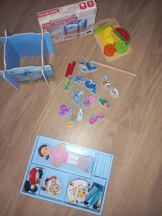 Детски играчки куфар с гримове и за готвене и дървени играчки