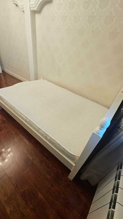 Продам кровать полуторку