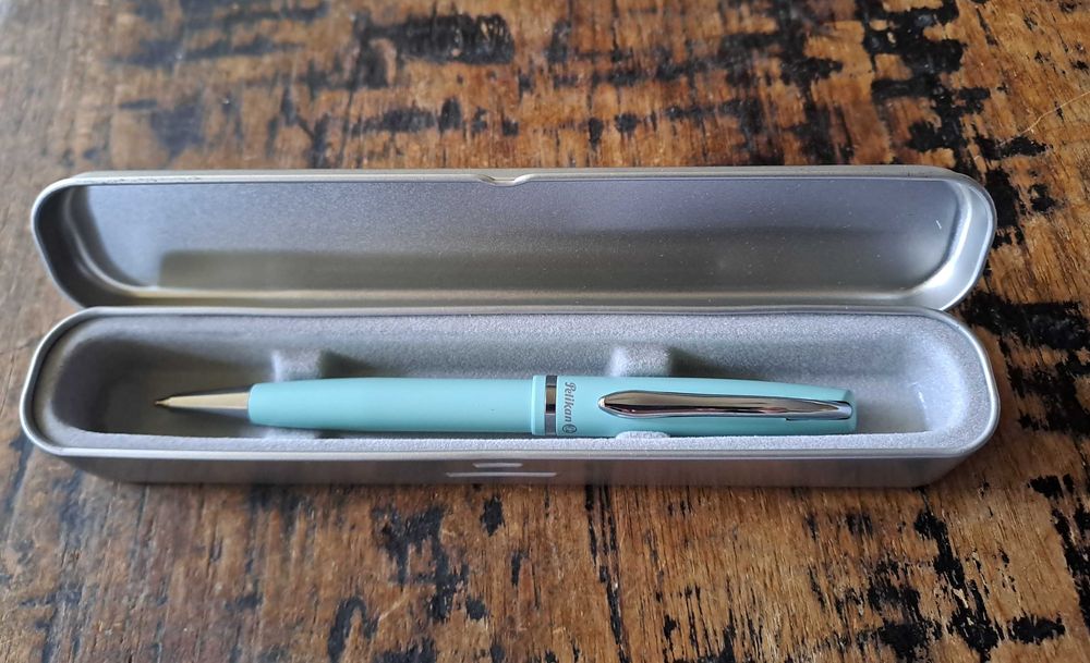 химикалка Пеликан в кутия, Peliкan Jazz Classic K35 цвят фуксия и др