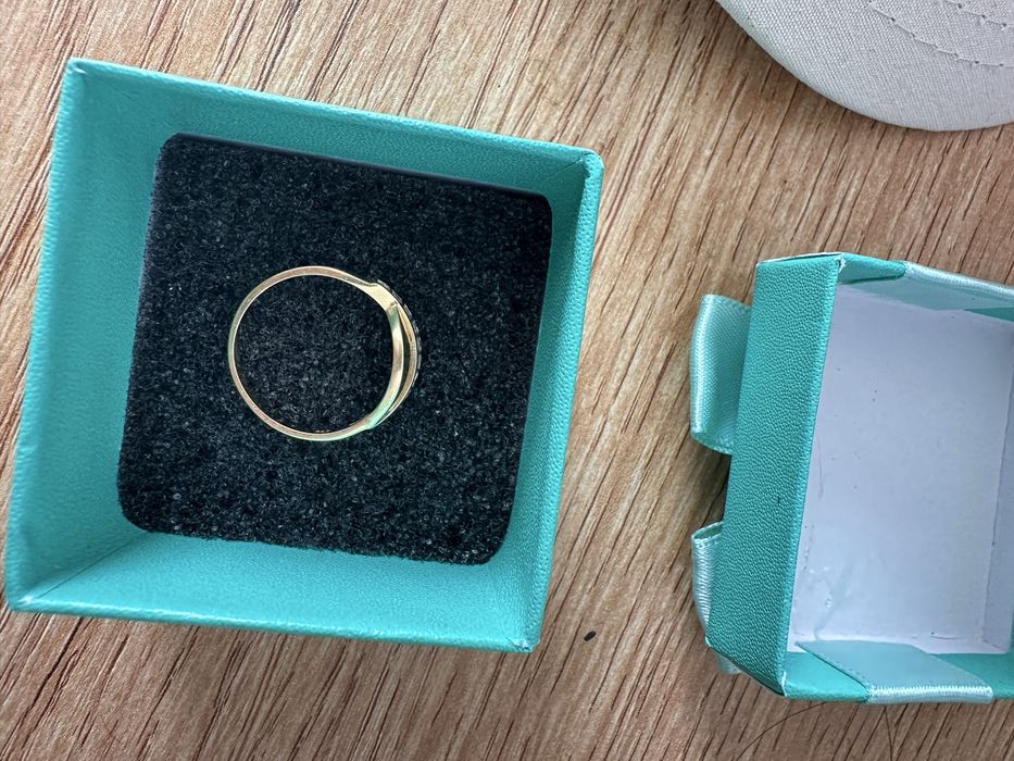 Золотое кольцо с брилиантом