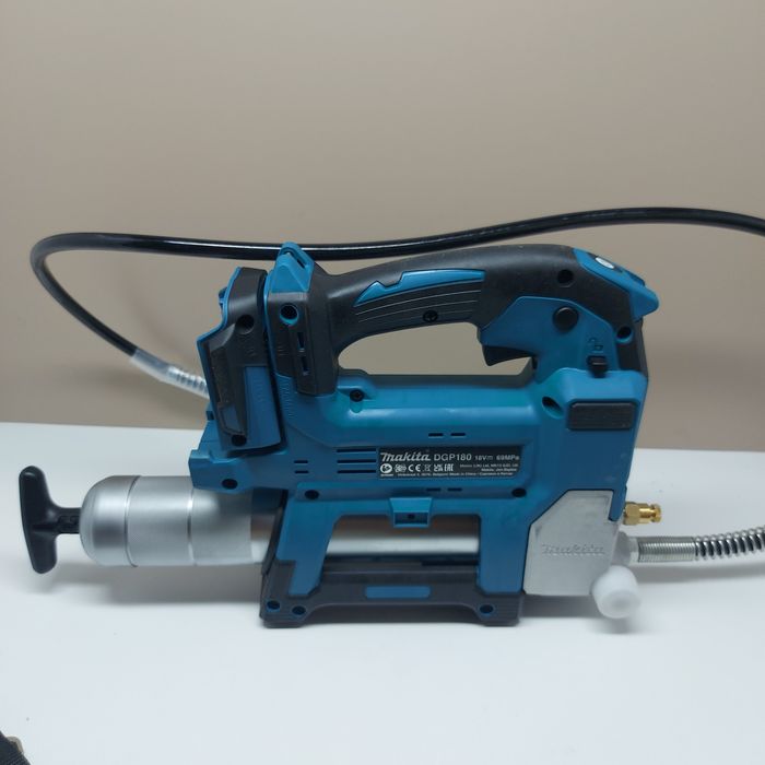 Акумулаторен такаламит(гресьорка) Makita DGP180Z