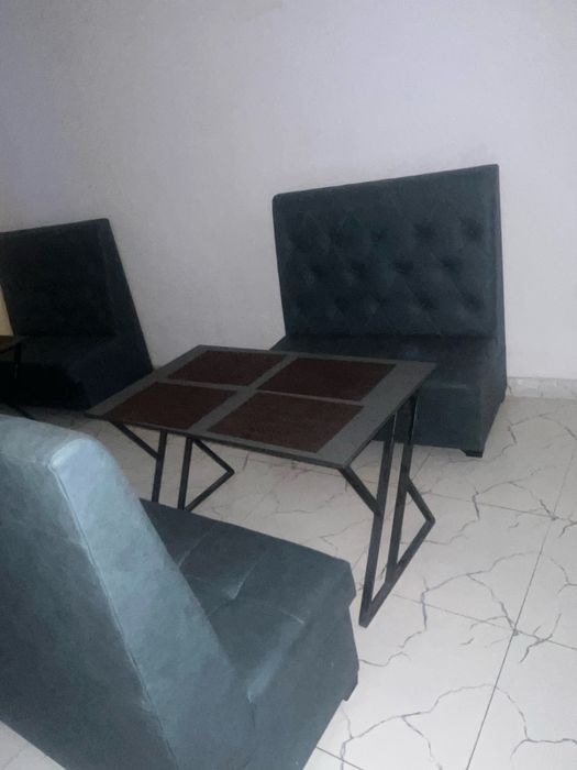 Мягкая мебель (диван и стол)