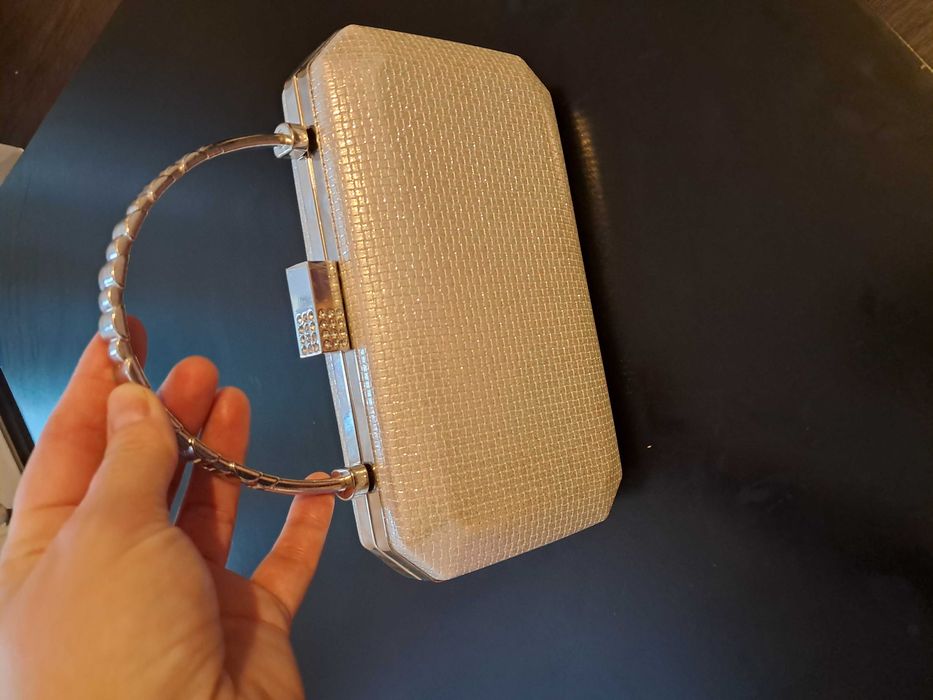 Clutch argintiu elegant,nou