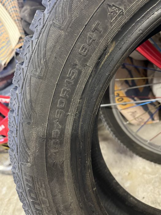 Резина зимняя шипованная.