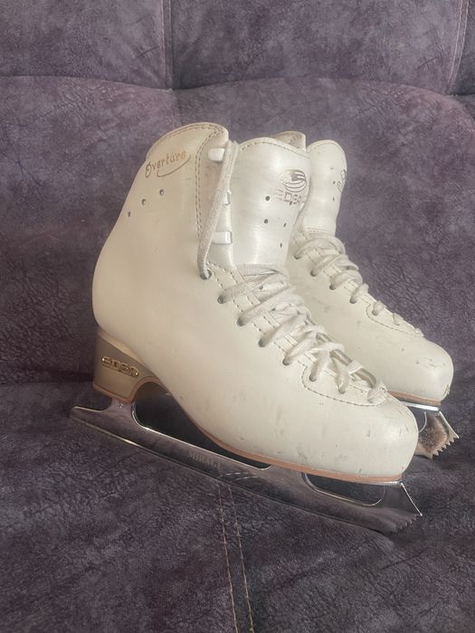 Продам коньки для фигурного катания