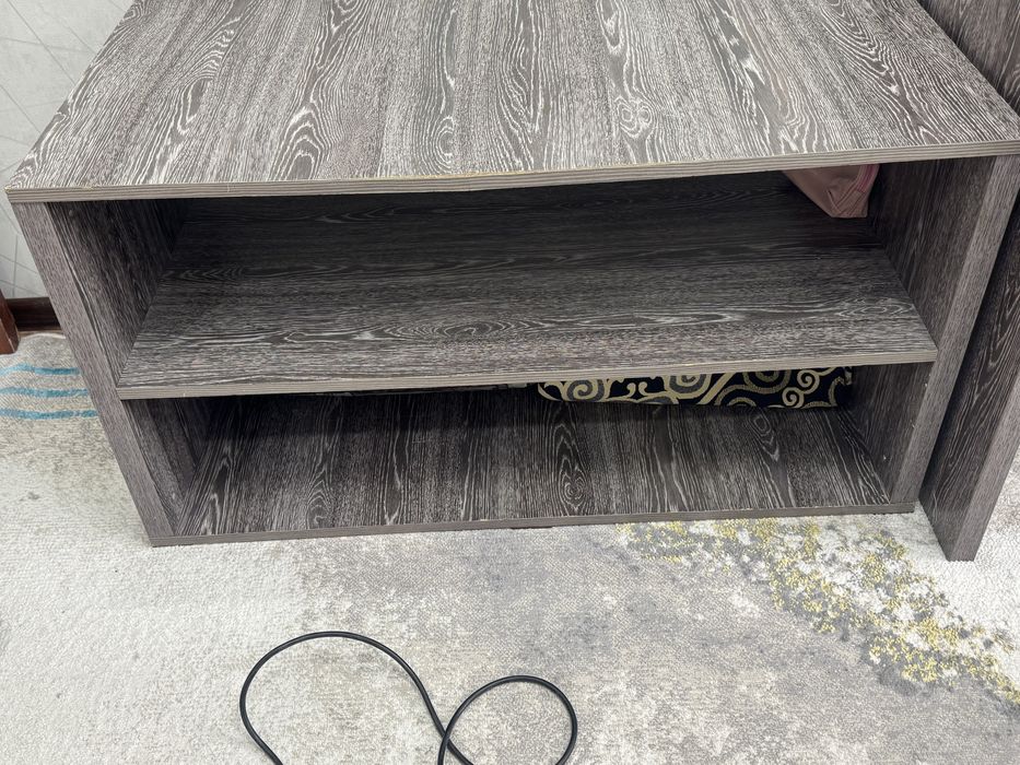 Офисный стол,шкаф,компьютерный стол.