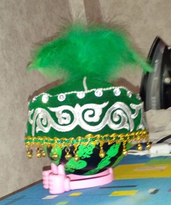 Қыздың тақиясын сатамын