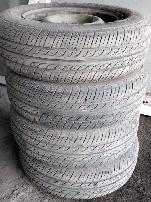 Продам комплект резины с дисками