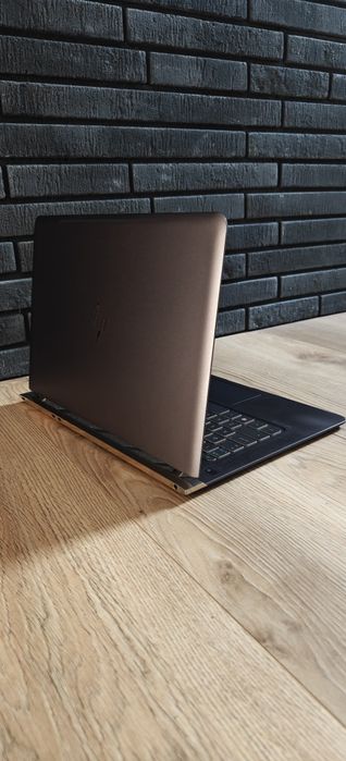 Laptop HP Spectre negru/gold
