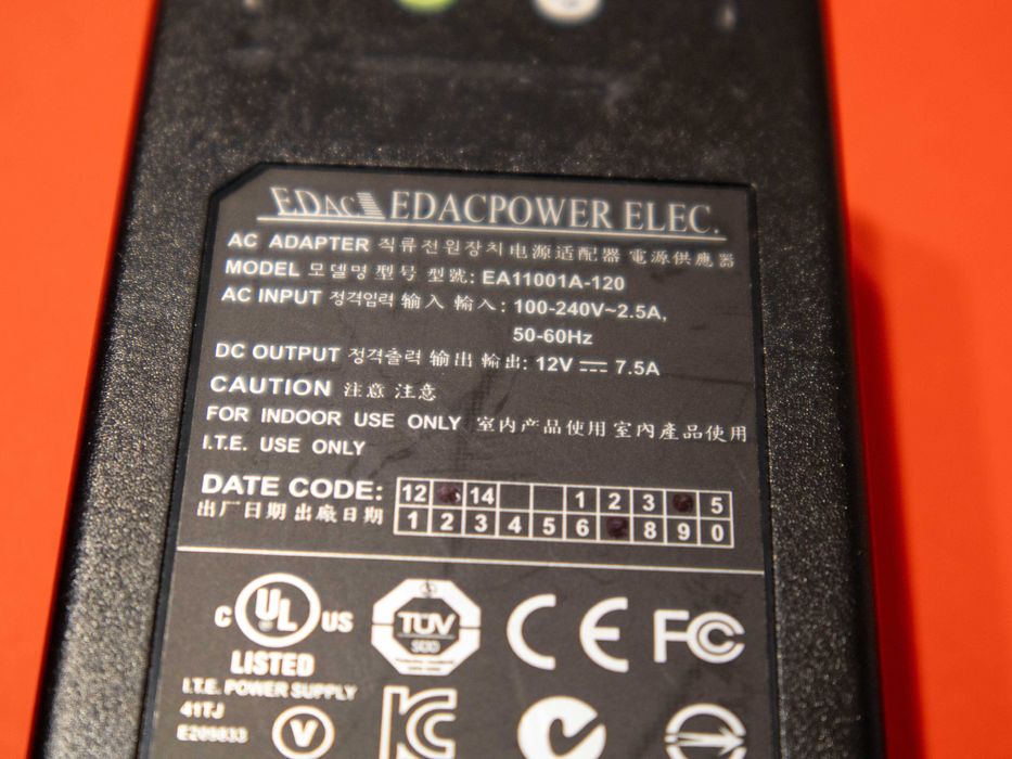 Всякакви адаптери 18V 4A 19V 4.74A 12V 7.5A 24V 1.5A употребявани