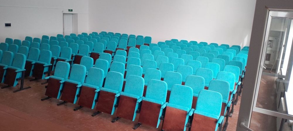 Стул кресло для активного зала