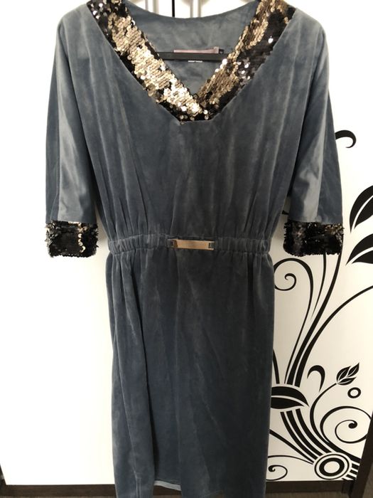 Продаются нарядные платья.