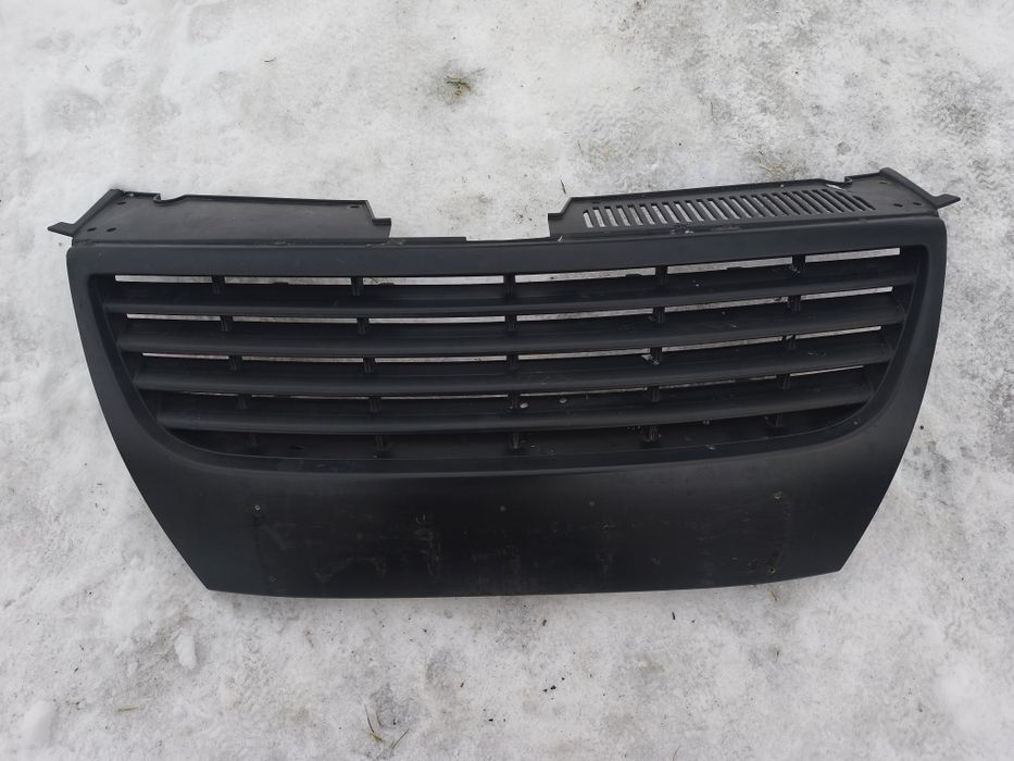 Grilă centrală bară față Volkswagen Passat B6 2005-2010