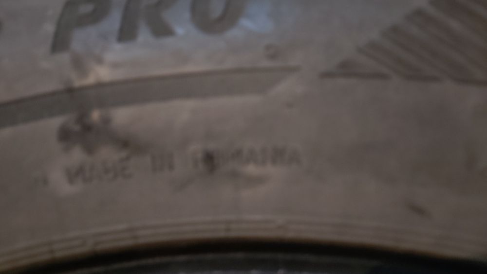 Продавам зимни гуми 205 60 16 .