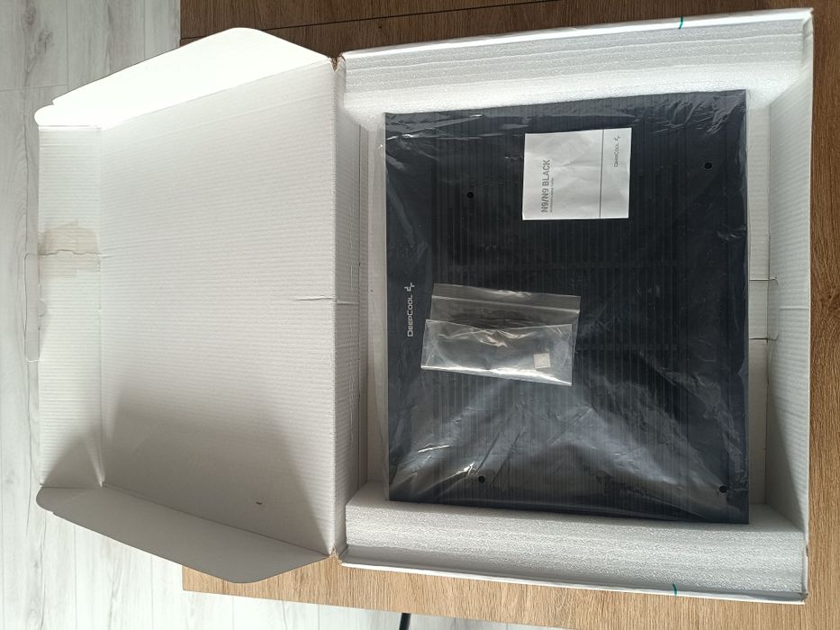 Геймърска охлаждаща поставка Deepcool N9