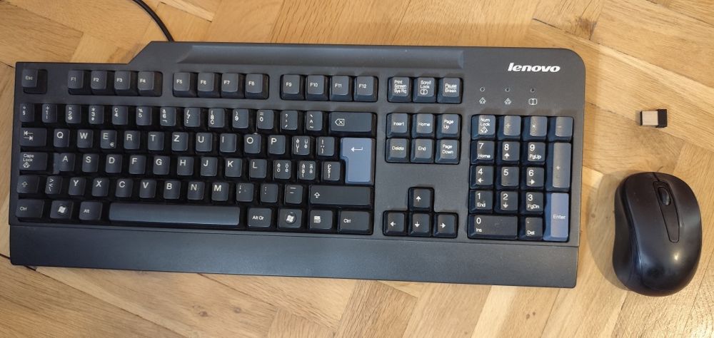 Настолен компютър HP/Intel Core 2 Duo (2.83)/4GB RAM/521GB HDD