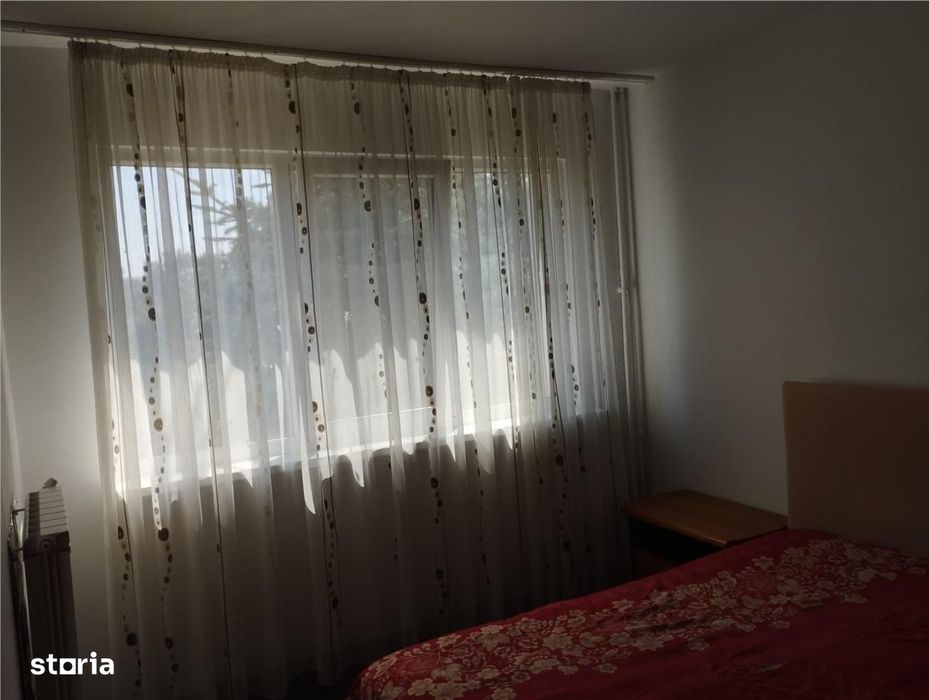 2 camere semidecomandate, Centru
