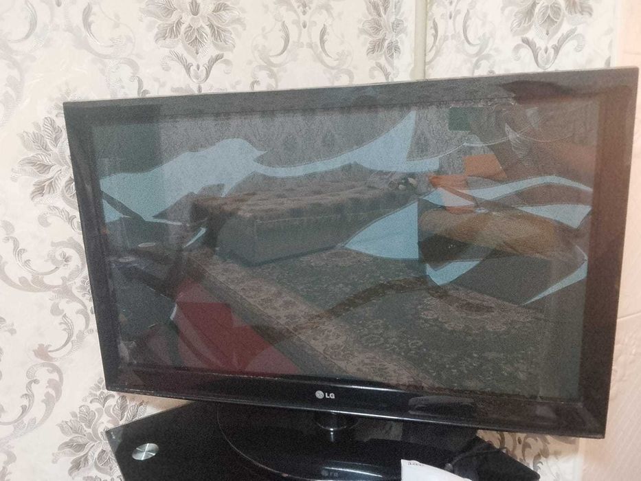 Телевизор на запчасти LG