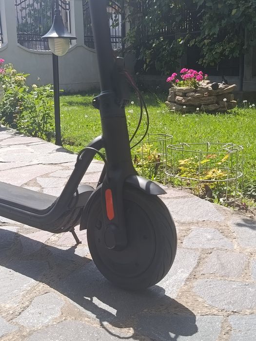 Vand trotineta electrica NAVE  in stare foarte buna !